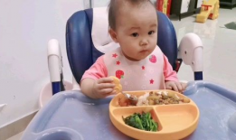 宝宝吃饭视频,宝宝快乐用餐瞬间回顾